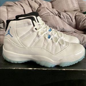 Jordan 11 Retro Legend Blue
